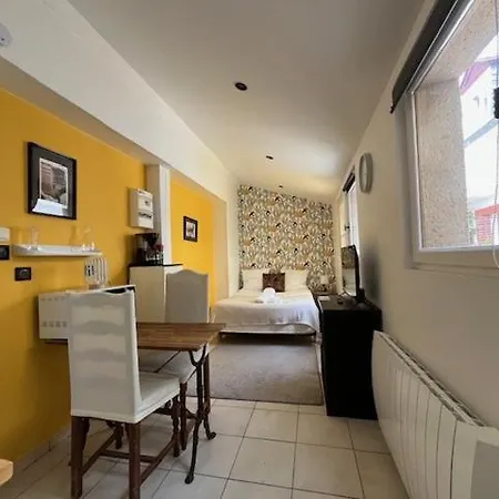 Le Chene Fleuri Bed & Breakfast Chartres Exterior photo