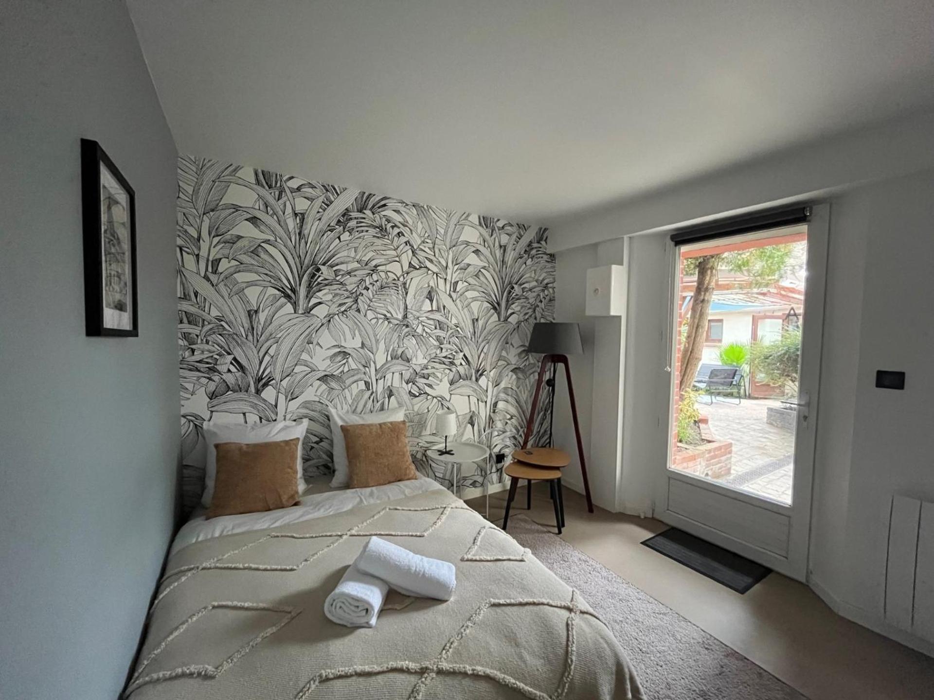 Le Chene Fleuri Bed & Breakfast Chartres